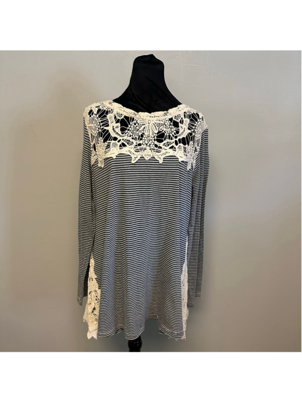 Oddi Striped Tunic Top Size 3X Grey White Lace Detail Long Sleeve Asymmetrical